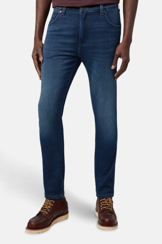 Wrangler® Donkerblauwe Tapered Jeans van Denim