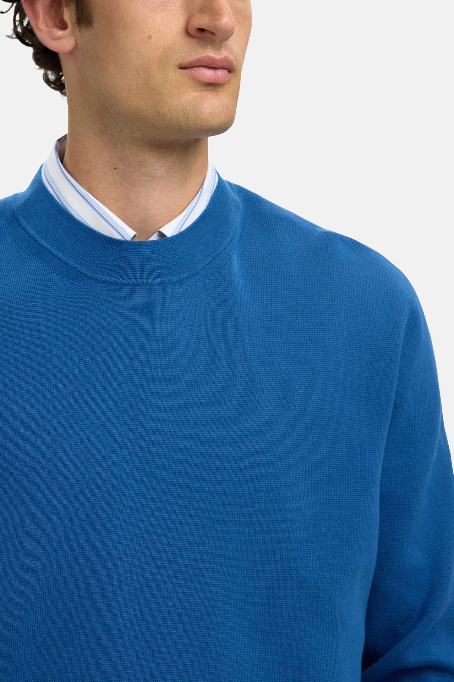 Blauwe trui met ronde hals