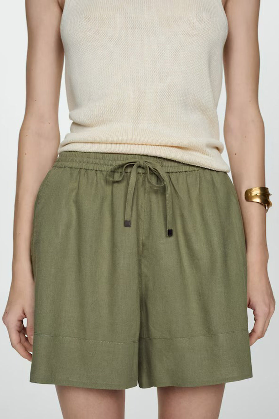Korte in Khaki