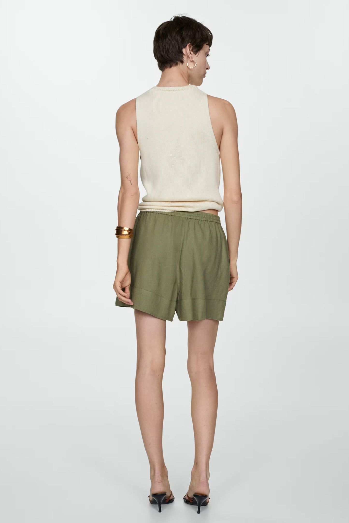 Korte in Khaki
