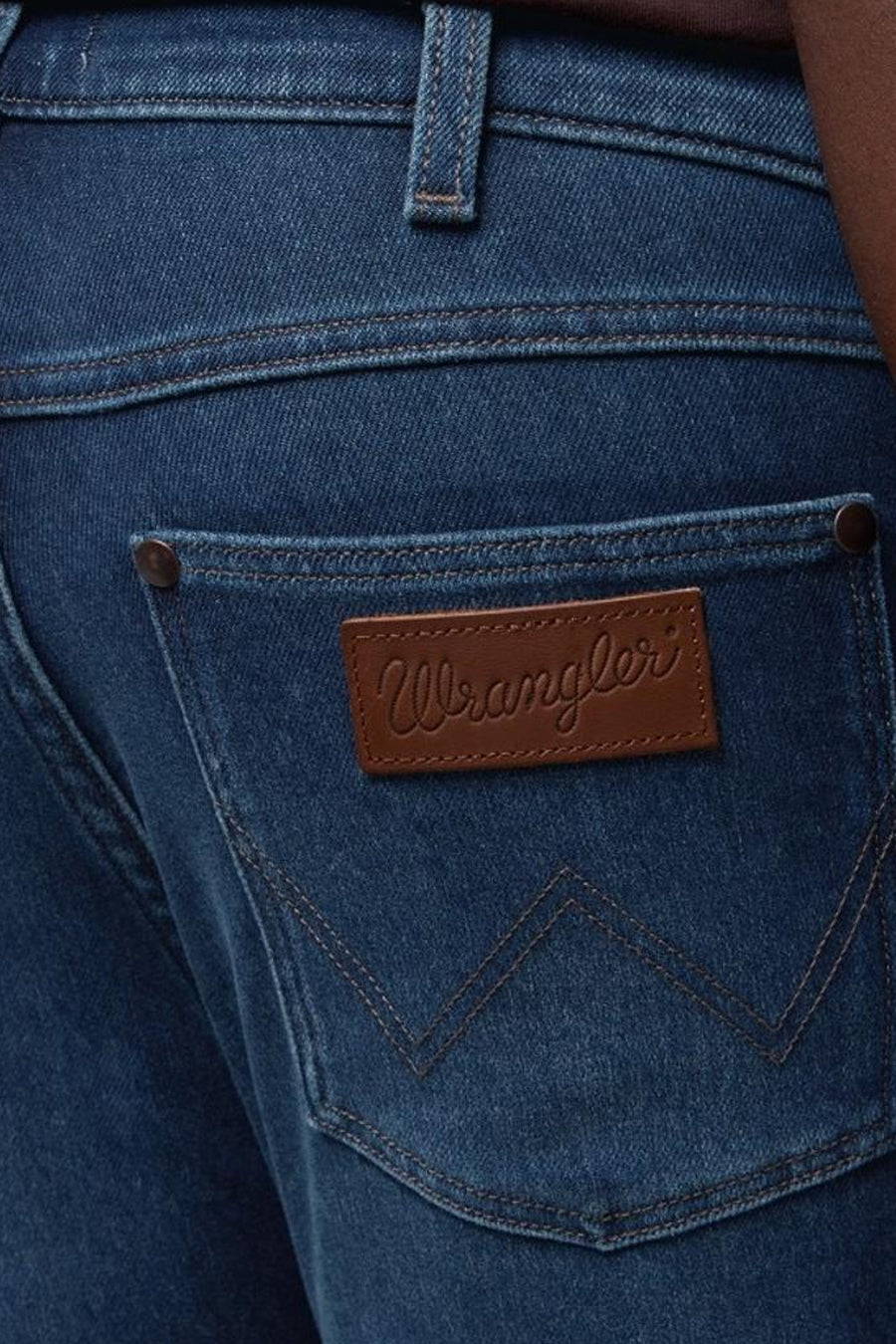 Wrangler® Donkerblauwe Tapered Jeans van Denim
