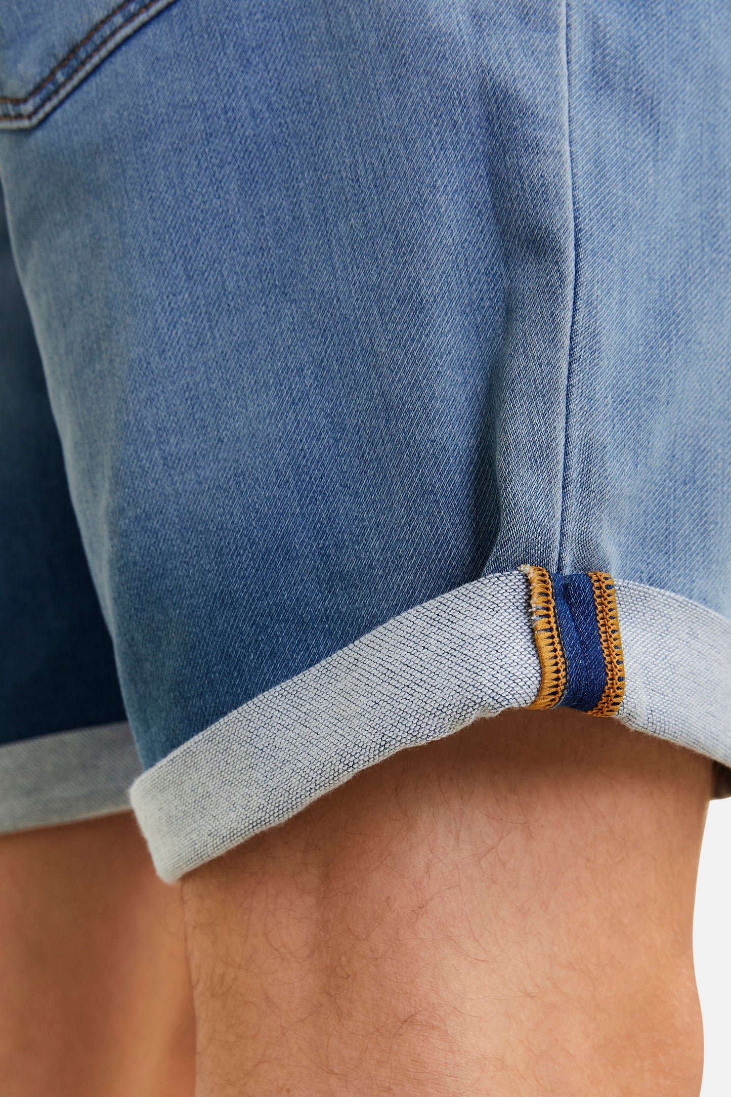 Korte Mid-Blauwe Denim
