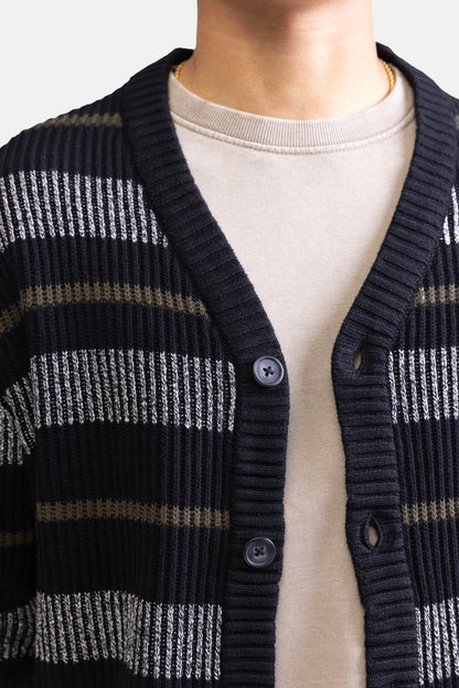 "Zwarte Gilet - REDEFINED REBEL" can be rewritten as "Zwart Gilet - REDEFINED REBEL" or "Zwarte Vest - REDEFINED REBEL." If you're looking for a more creative twist, you might consider "Chic Zwart Gilet - REDEFINED REBEL." Let me know if you need more opt