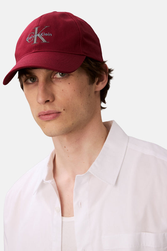 Calvin Klein Rode Pet Collection